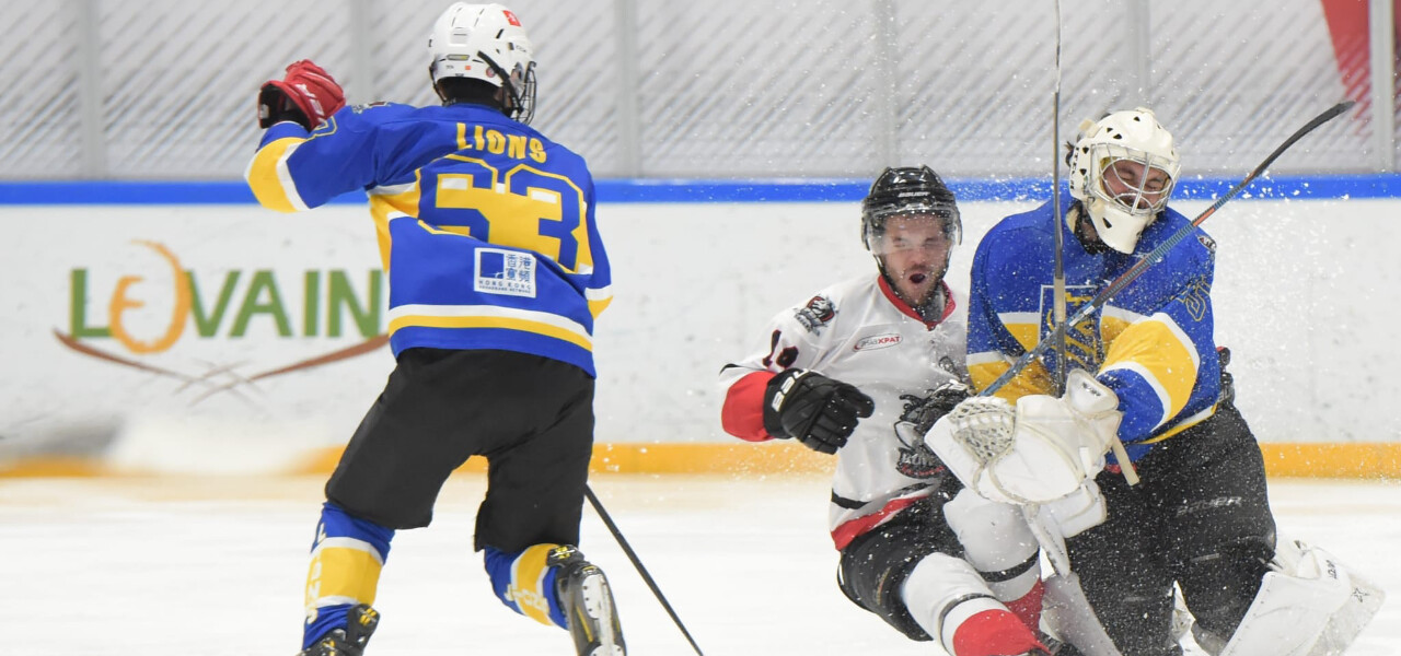 Lions show up in force and thump Warriors 10-2